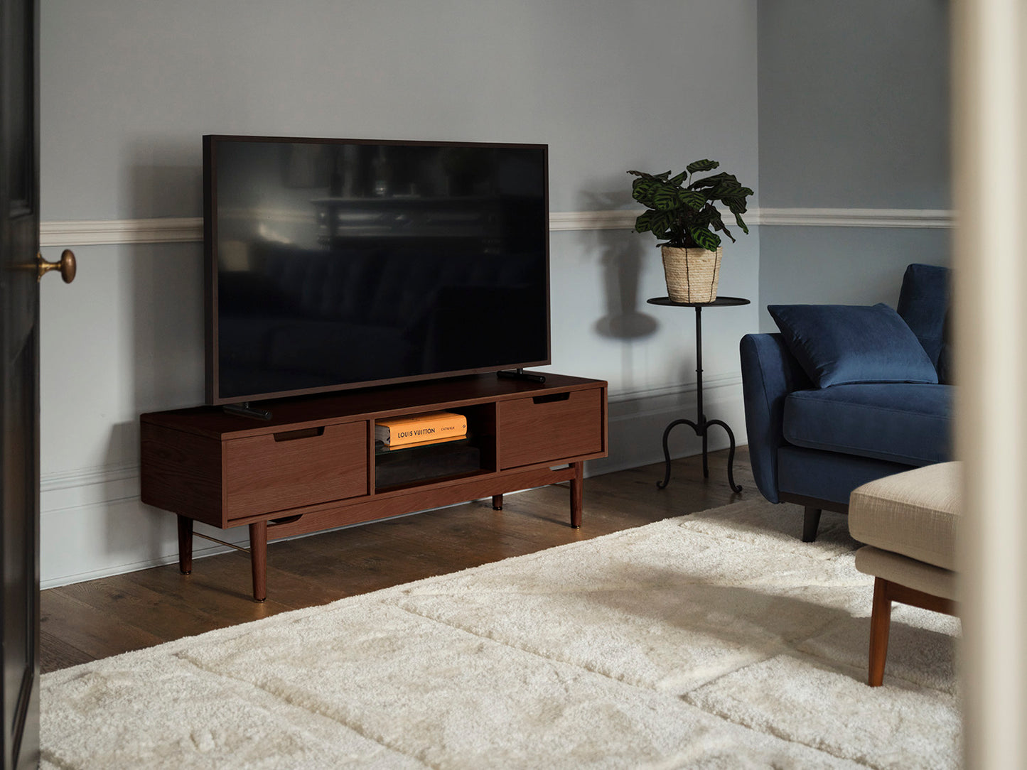 TV Unit 01