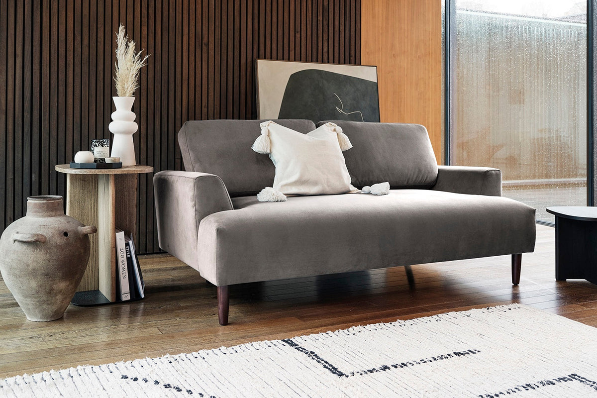 Model 05 2-Seater Sofa, Oak / Elephant