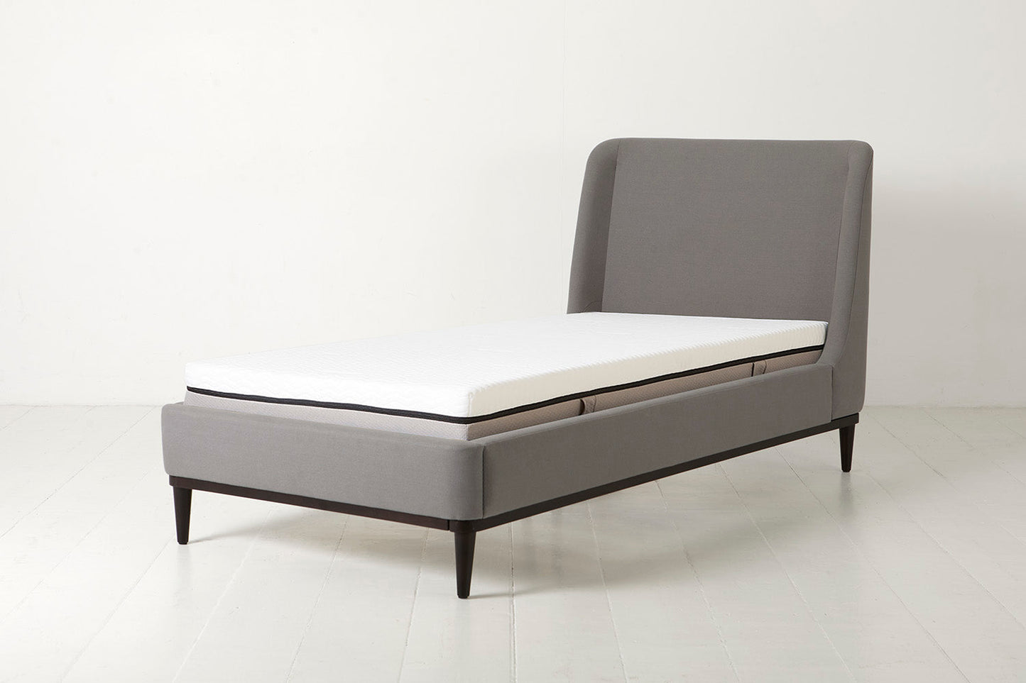 Bed 02 Single Bed, Risso