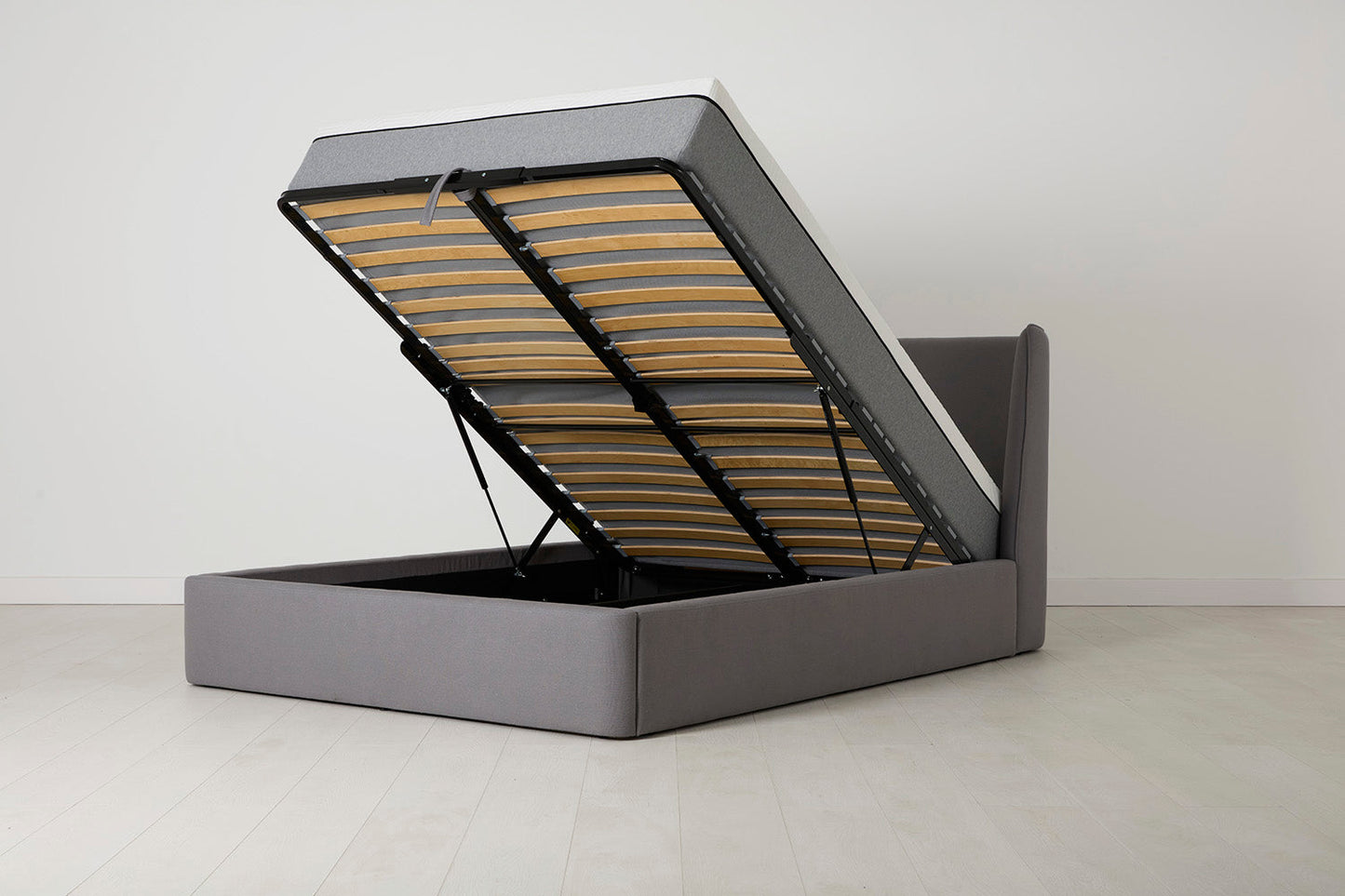 Bed 03 Storage King Sized Bed, Risso