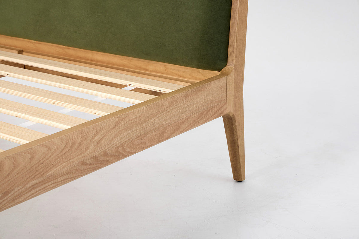 Bed 05 Super King Sized Bed, Oak / Vine