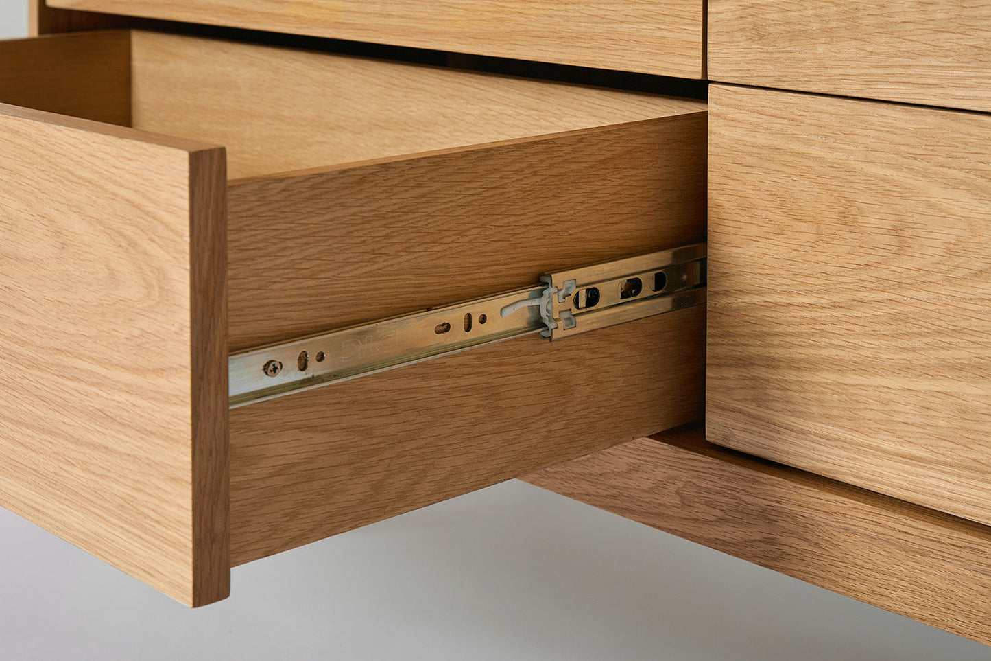 Chest of Drawers 01