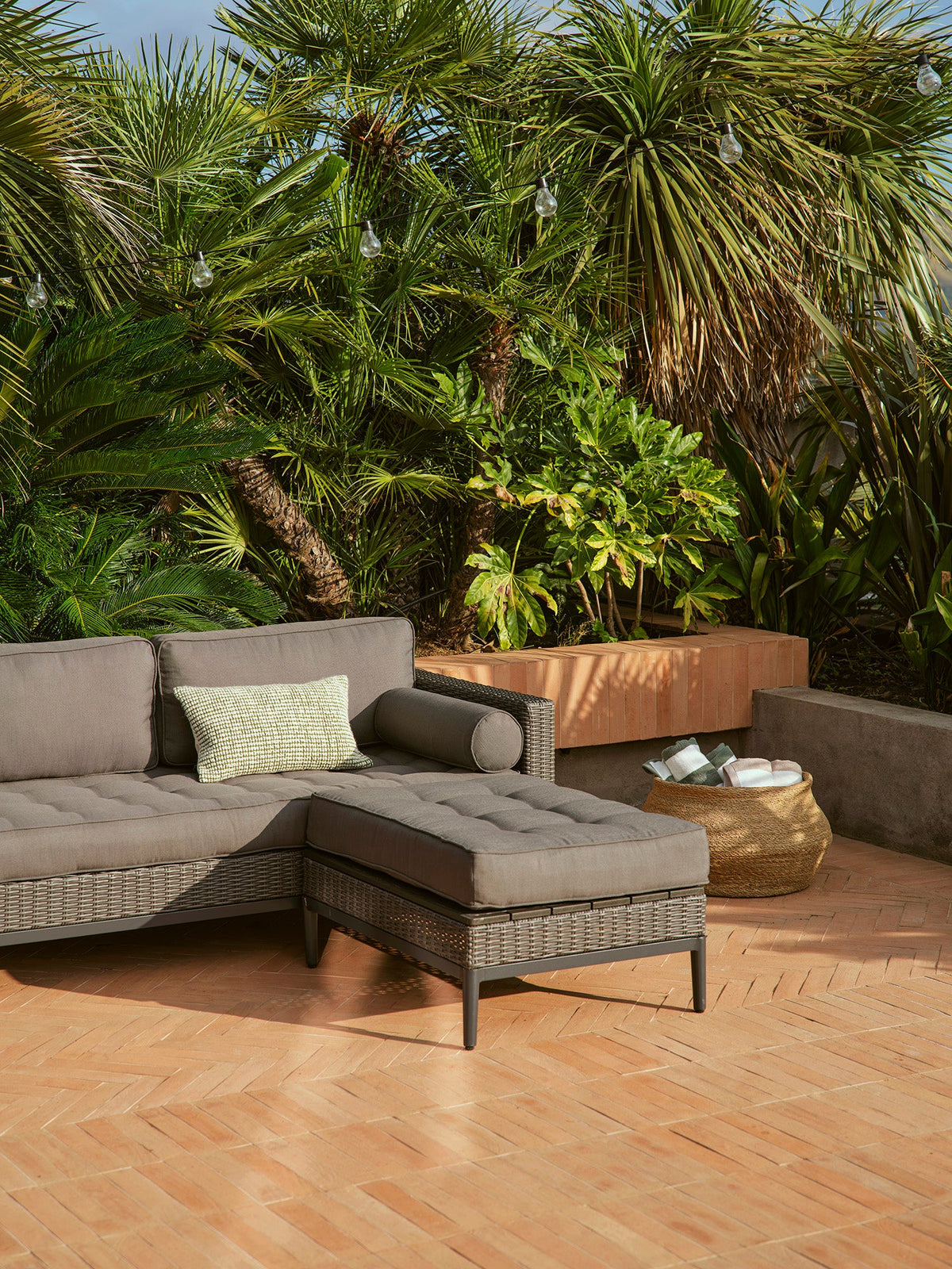 Model 02 Garden Ottoman