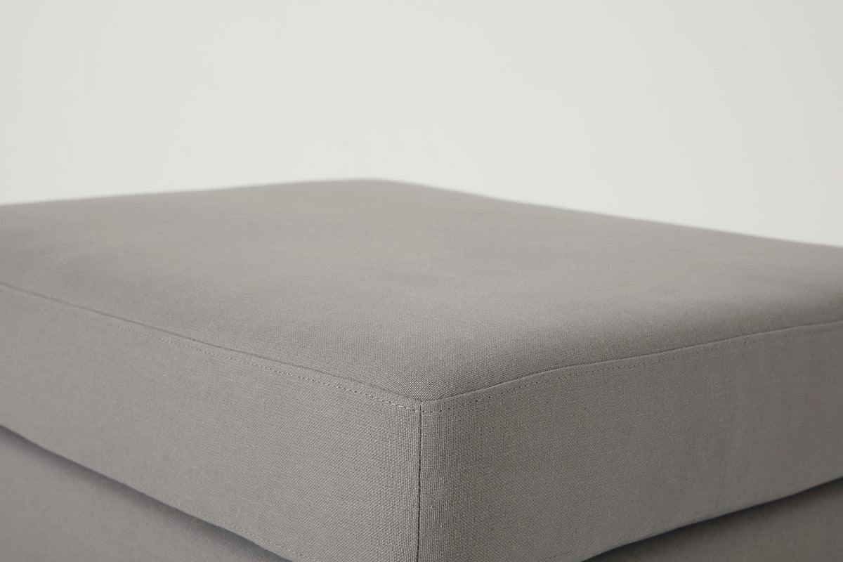 Model 08 Ottoman, Oak / Risso