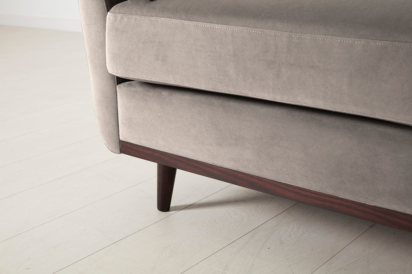 Model 10 Chaise Longue, Elephant