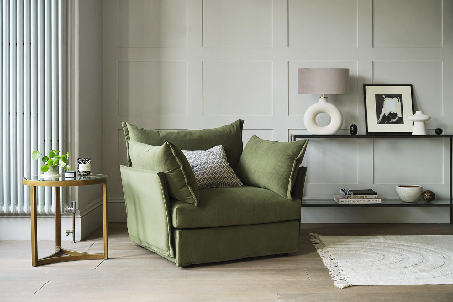 Model 06 Armchair, Vine